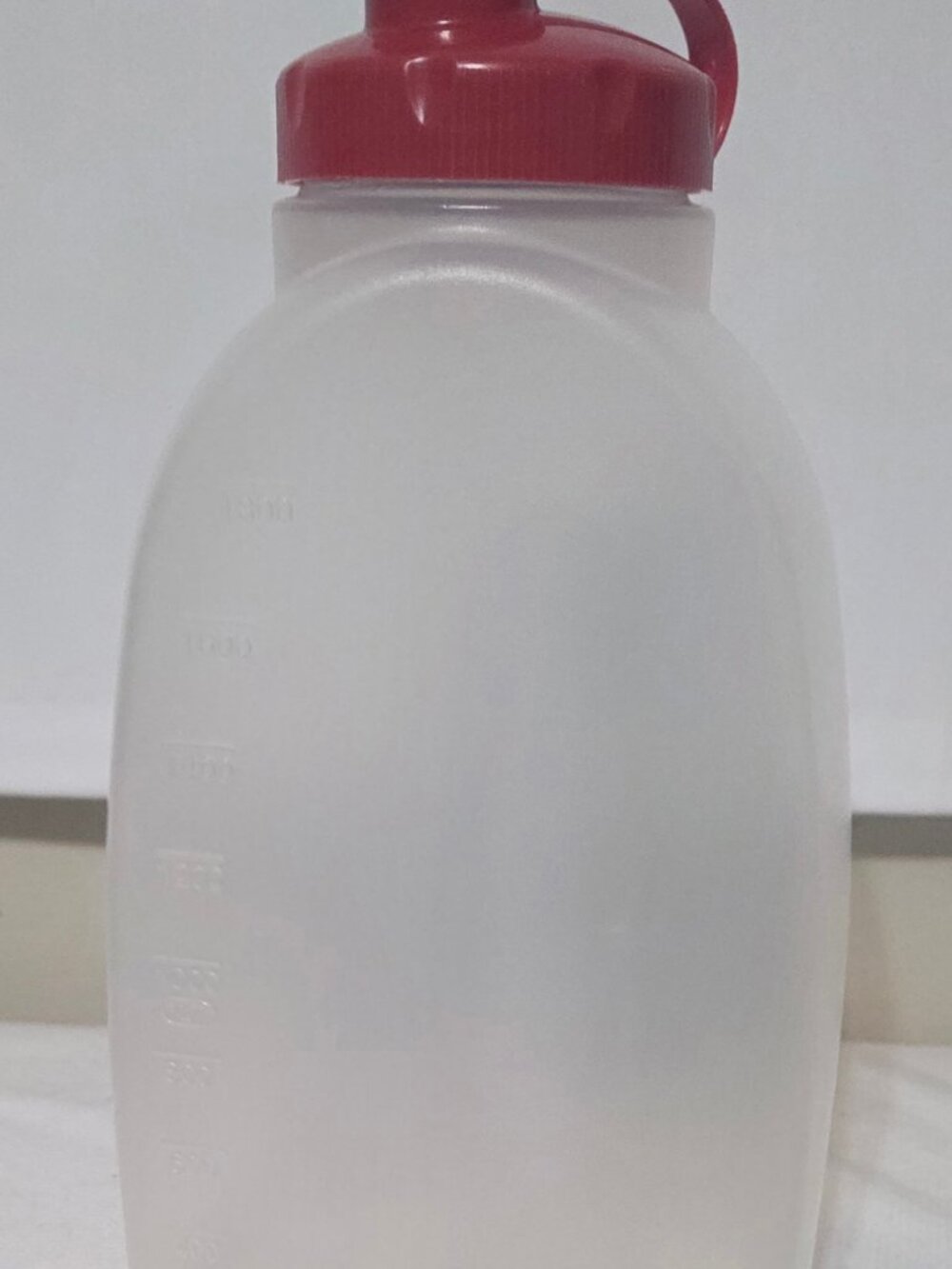 Rubbermaid MixerMate 2QT / 1.9L Pitcher w/ Red Lid Made in the USA BPA Free